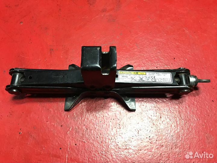 Домкрат Mercedes-Benz E-Class W212