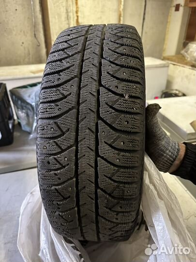 Bridgestone Ice Cruiser 7000S 205/60 R16 92T