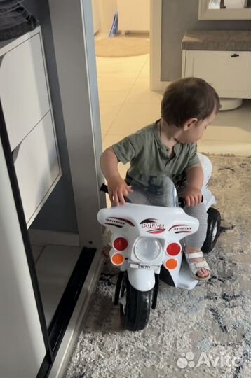 Детcкий мотoцикл бегoвел Кrеiss
