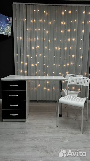 Маникюрный стол