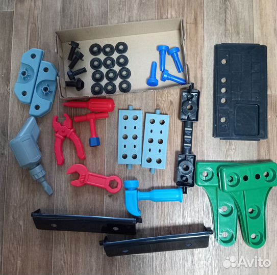 Игрушка верстак с инструментами