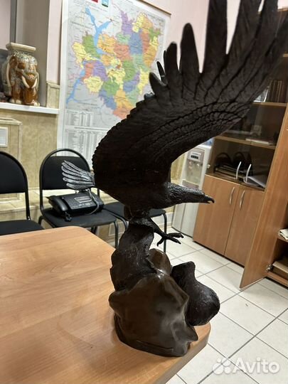 Бронзовая статуэтка орла