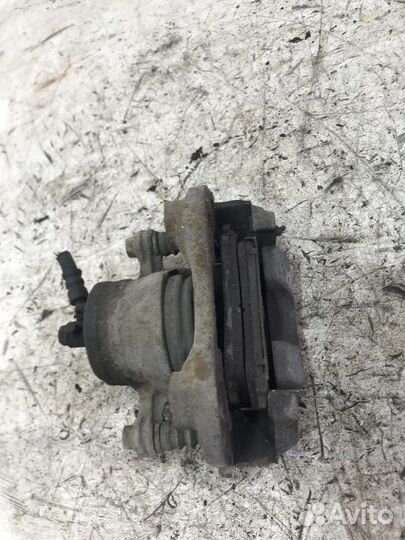 Суппорт тормозной передний правый Nissan Cube