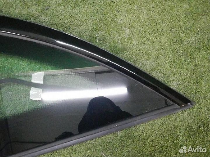 Стекло заднее правое глухое/форточка Bentley Benta