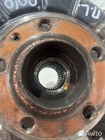 Кулак передний левый Volkswagen Polo 5