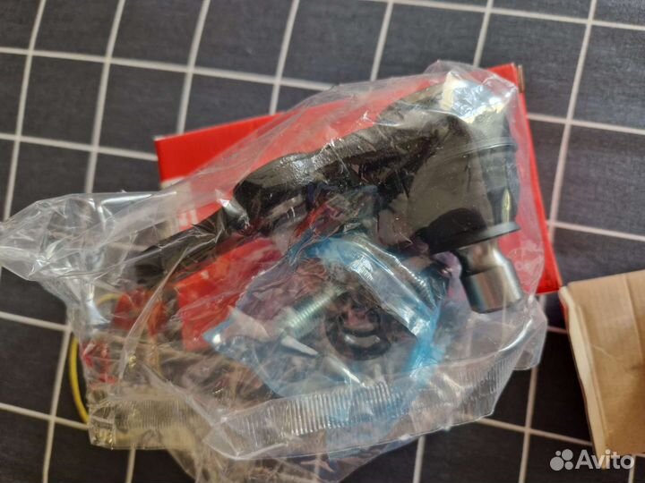 Продам шаровые передние на Hyundai ix35 2014