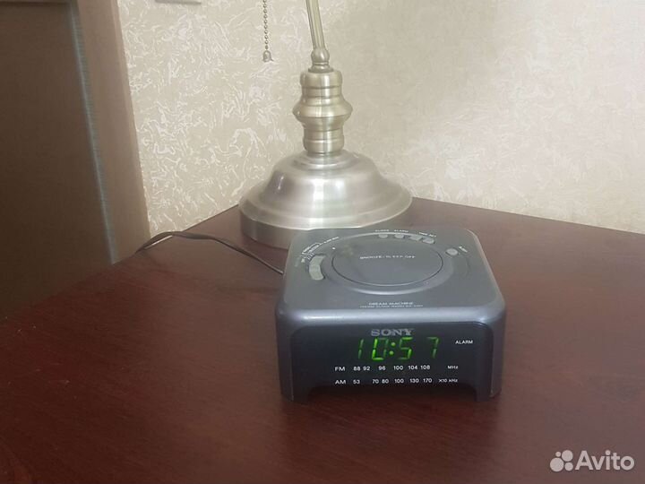 Радио-часы-будильник Sony