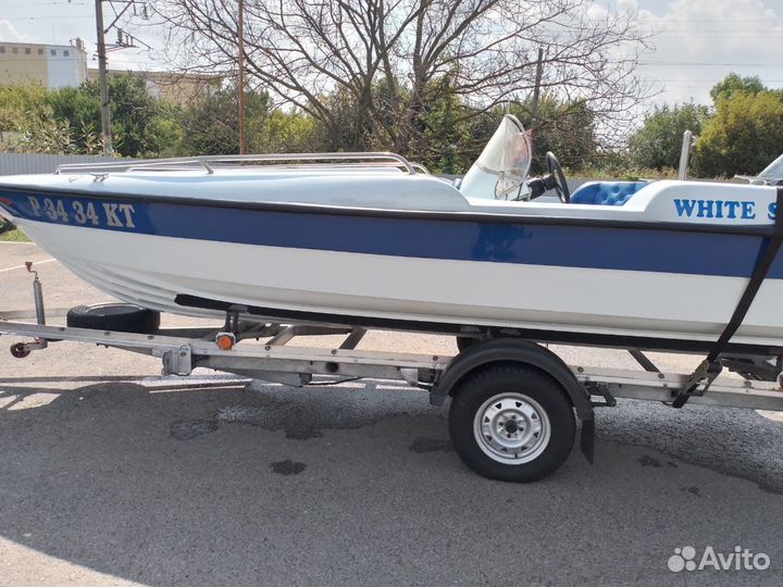 Прогулочный катер