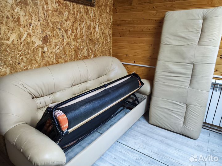 Кожаный диван бу