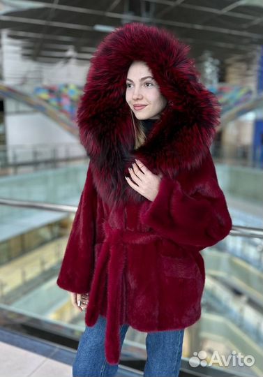 Шуба из меха скандинавской норки с капюшоном из ме