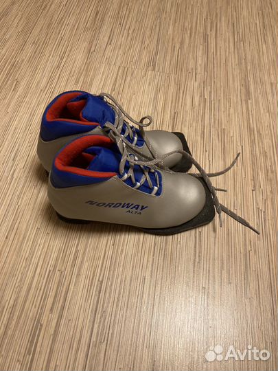 Лыжные ботинки детские 32 размер