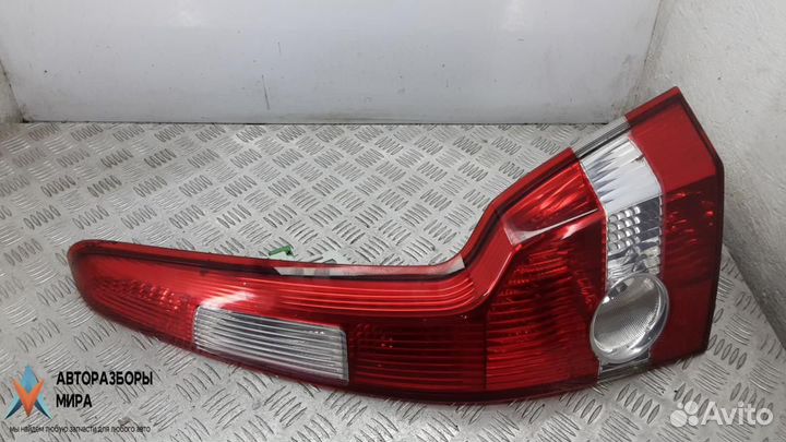 Фонарь задний правый Volvo V50 2005 30678751