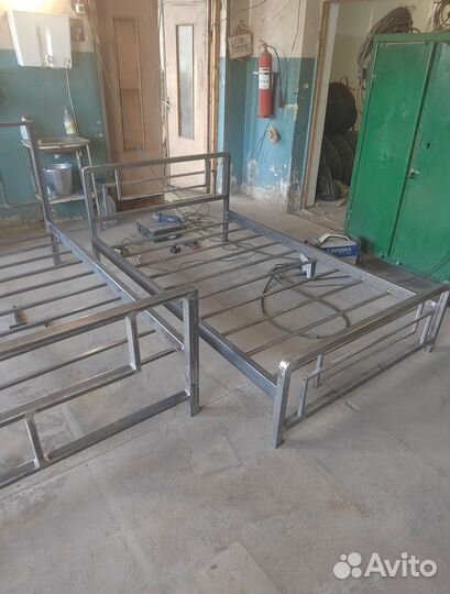 Кровать из металла
