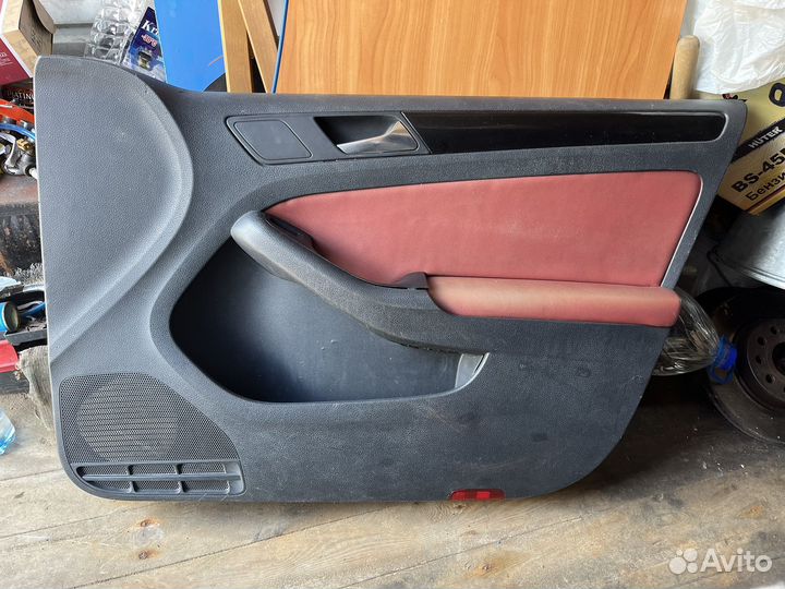 Обшивка двери Vw jetta 6