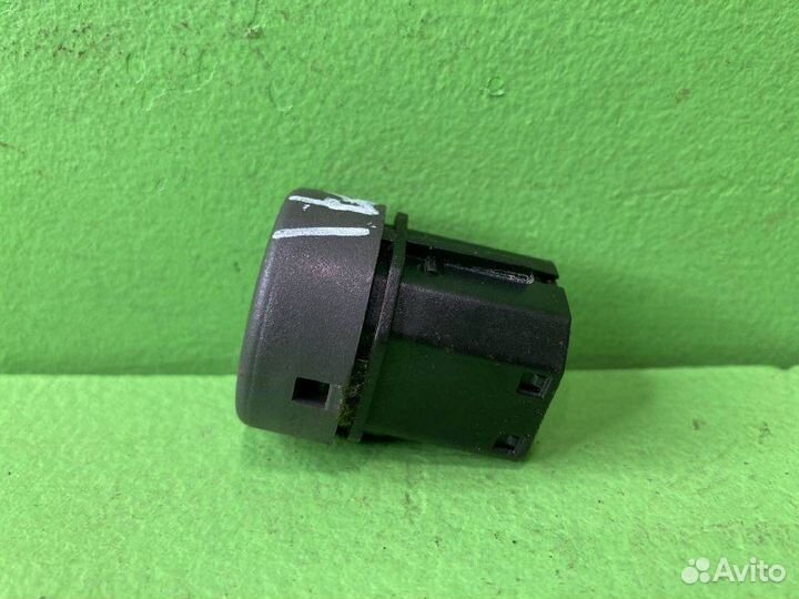 Включатель клавишный iveco stralis