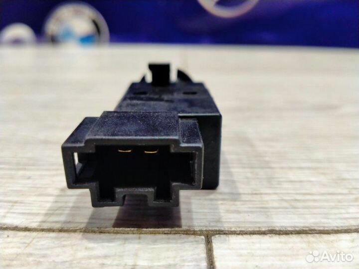 Выключатель стоп сигнала Mercedes-Benz 211.056 E