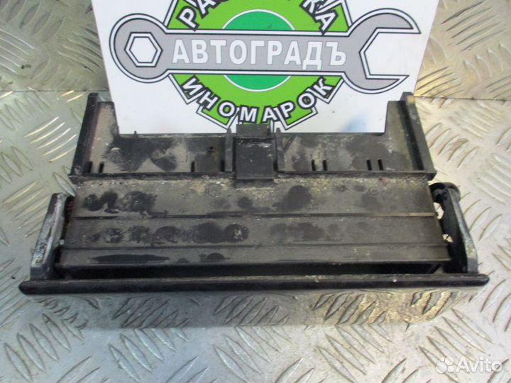 Вещевой ящик (дерево) MB W210 1999г