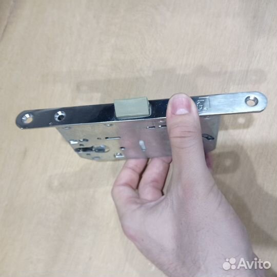 Замок врезной для межкомнатных дверей