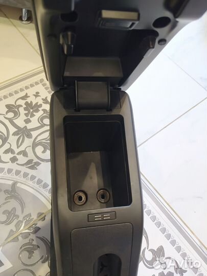 Центральная консоль с подлокотником LADA vesta