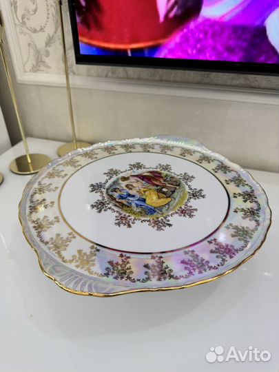 Тортница на ножке Мадонна