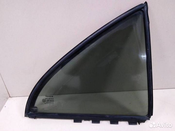 Стекло двери задней правой форточка Toyota Avensis