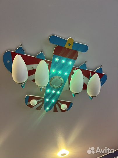 Люстра в детскую самолет с с блютус-колонкой