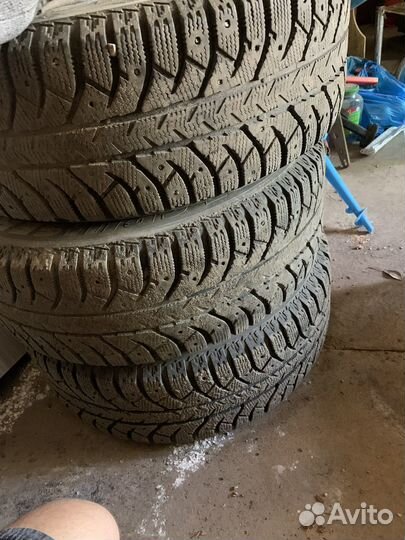Bridgestone Ice Cruiser 7000 215/60 R16