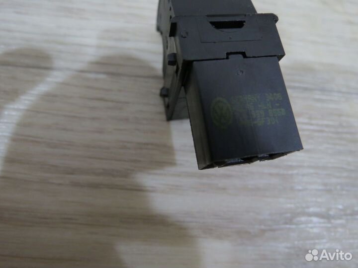 Кнопка стеклоподъемника задний левый VW Tiguan