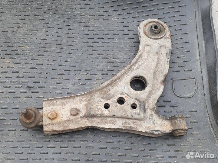 Рычаг подвески Chevrolet Aveo T200