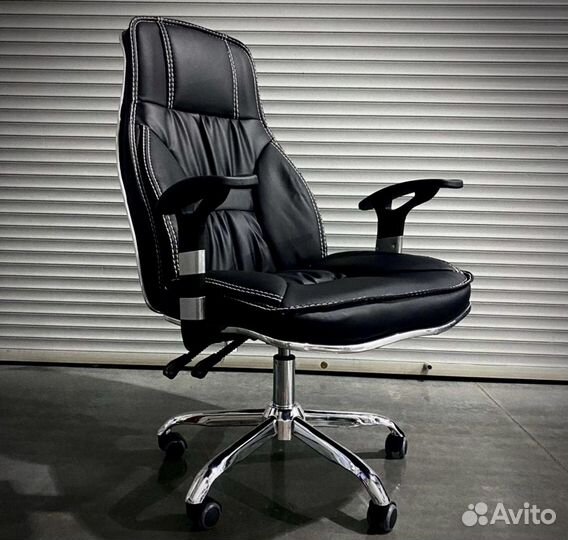 Офисное кресло для руководителя новое