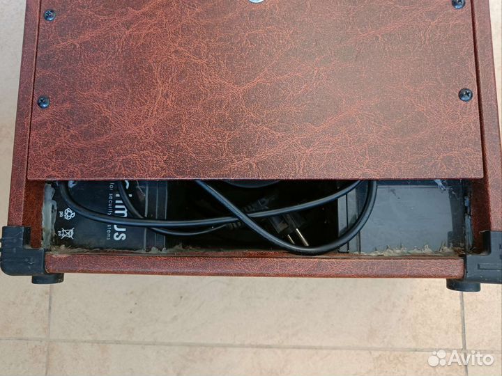 Комбоусилитель behringer 20 Вт