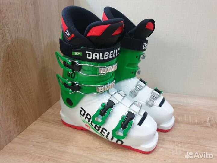 Горнолыжные ботинки и лыжи детские 22