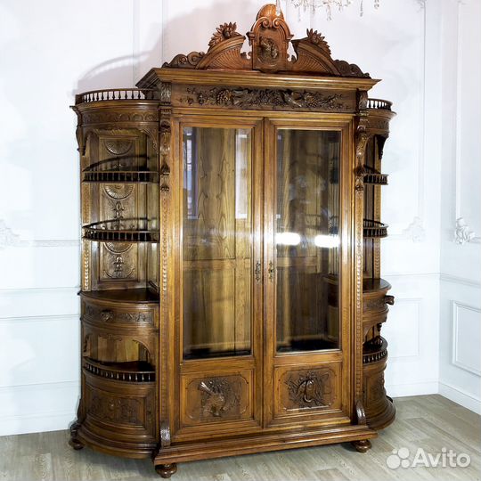 Старинная библиотека (книжный шкаф)