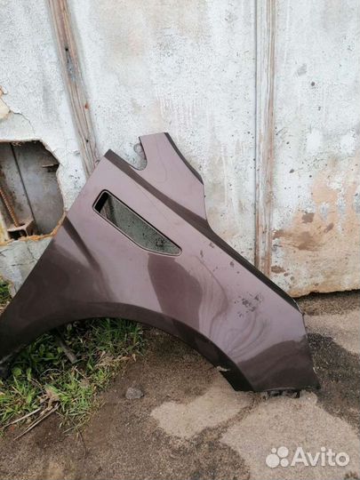 Крыло переднее правое