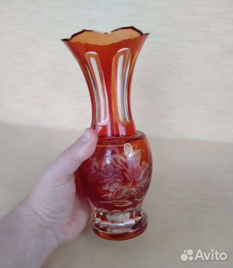 Ваза для цветов красное стекло