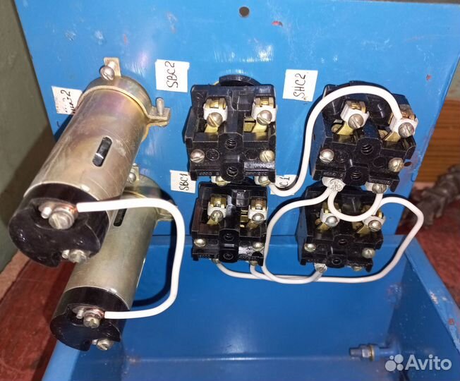 Пульт управления (4 кнопки, две лампочки)