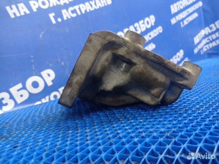 Крепление двигателя Mitsubishi Lancer Cedia седан