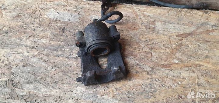 Суппорт передний правый Volkswagen Golf V 2003-20