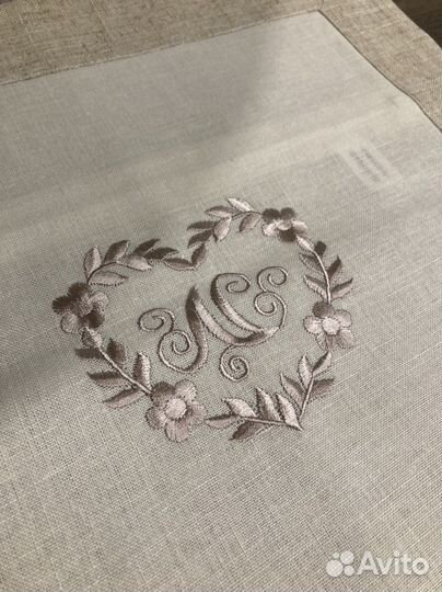 Наволочка декоративная с вышивкой