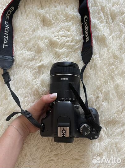 Зеркальный фотоаппарат Canon EOS 550D