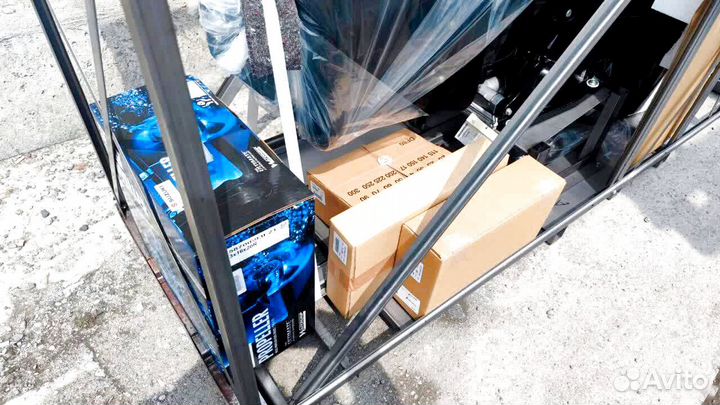 Мотор лодочный Suzuki DF200ATX черный в наличии