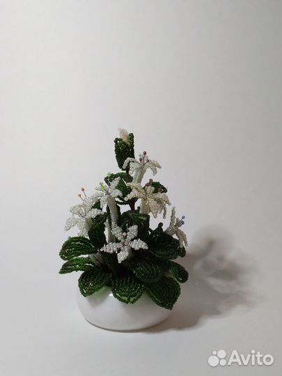 Жасмин из бисера ручная работа, подставка Оникс