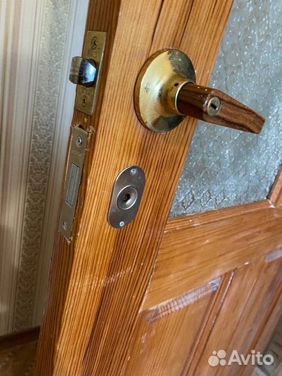 Дверь межкомнатная бу массив