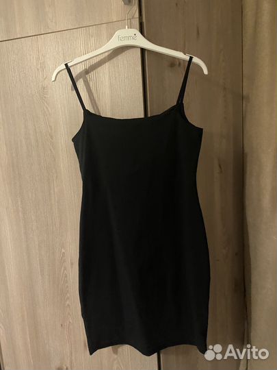 Вечернее черное платье