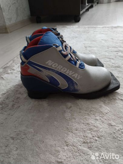 Лыжные ботинки