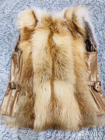 Меховой жилет из лисы