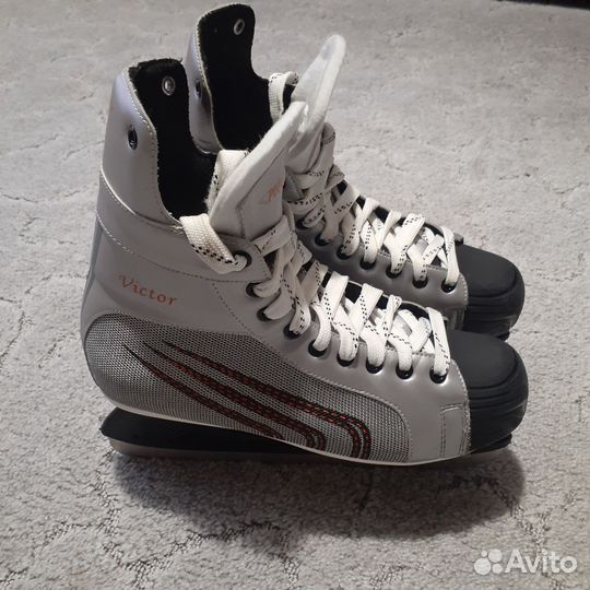 Коньки хоккейные