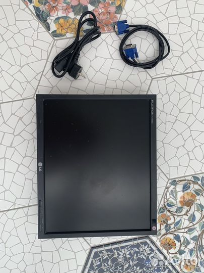 Монитор LG Flatron L1750SQ