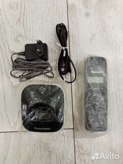 Радиотелефон Panasonic KX-tg1611ru