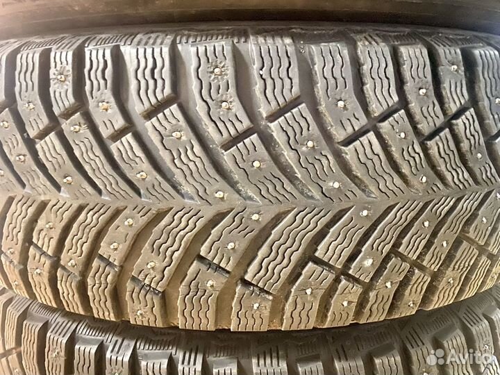 Michelin X-Ice North 4 215/65 R17